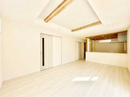 ���r���O�@���Ƒ��̓��₩�Șb�����ŕ�܂�閾�邢���r���O