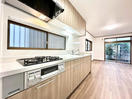 �L�b�`���@�u�₩�ȕ����ʂ蔲����L�b�`���B��������̂Ŗ��邭���C�ɂ��𗧂��܂��B