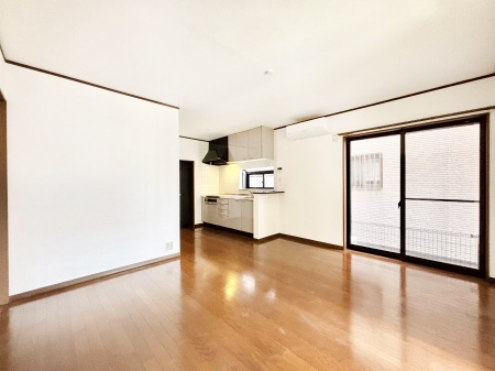 ���r���O�@�Z�ޕ��̌��������o�����A�C���e���A���l����̂��y���݂ȃ��r���O�ł��I 