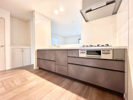 �L�b�`���@���������Ȃ���ł����Ƒ��Ƃ̉�b���y���߂�ΖʃL�b�`��