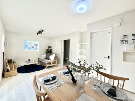 ���r���O�@���₩�ȗz���܂�ɕ�܂��A���S�n�̗ǂ����r���O�ŉƑ��c���I