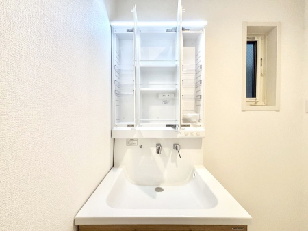 ���̑����ρ@�O�ʋ��̗��ɁA���ϕi��q���p�i�Ȃǂ����[�\�B���ʑ����������ƕۂ��܂��I