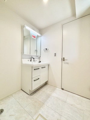 ���̑��@��Ƃ�̂��郉���h���[�X�y�[�X�B  