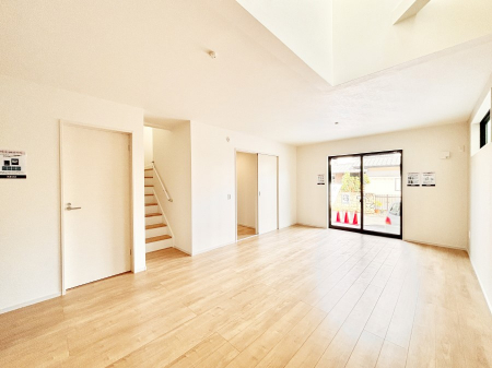 ���r���O�@�傫�ȑ����炽���Ղ�̗z���ƕ����������郊�r���O