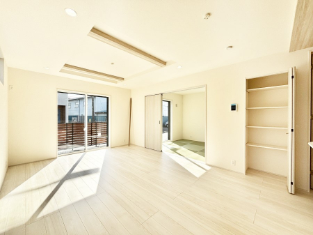 ���̑����ρ@�Ƒ��̏Ί炪���R�Ɛ��܂�Ă���A����ȕ��͋C�̃_�C�j���O�Ɏd�オ���Ă��܂��B