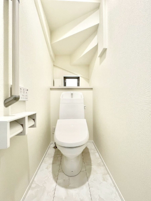 �g�C���@�g�C����1�K��2�K���ꂼ��ɔz�u����Ă��ĂƂĂ��֗��ł��B 