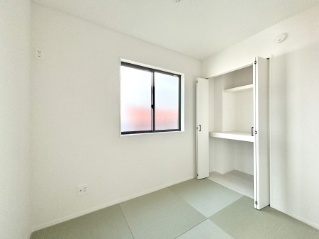 ���̑����ρ@���r���O�Ɨׂ荇���Ă���a���B�ق��ƈꑧ�ł���a�̋�Ԃ��Y�ꂸ�ɁB 