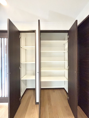 ���̑����ρ@���r���O���[�B�����Ɏ��[������ƕ����W�܂�LDK���X�b�L���Еt�������ł��ˁB  