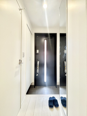 ���ց@�K���X�X���b�g�̓��������փh�A�������Ɍ���͂��Ă���܂��@