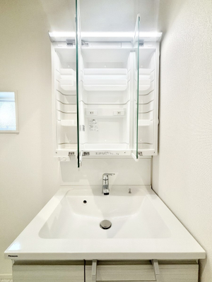 ���̑����ρ@�O�ʋ��̗��ɁA���ϕi��q���p�i�Ȃǂ����[�\�B���ʑ����������ƕۂ��܂��I