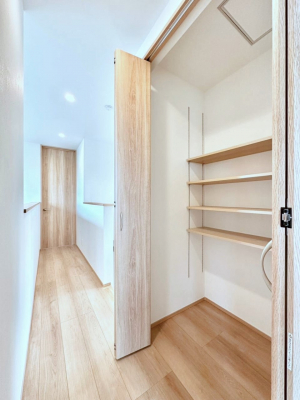 ���̑����ρ@�L�����[�B�|�������G�߂̏��������[���邱�Ƃ��ł��܂��B