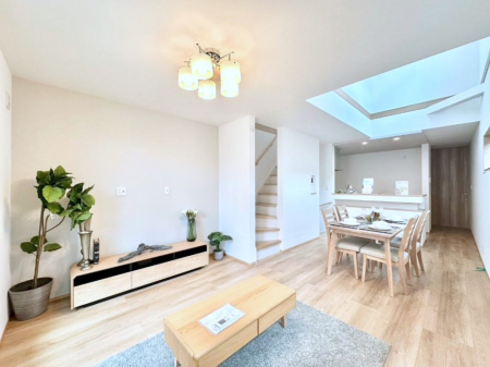 ���r���O�@�J�����������Ȃ���Ƒ��c��񂪊y���߂�Q�K���r���O�I���Ƌ��CG�ł�