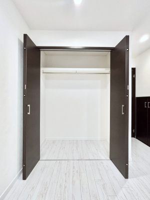 ���[�@�m���̃N���[�[�b�g�B���s��������̂Ō���̈ߗނ�����������܂�܂��B