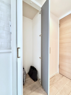 ���̑����ρ@���r���O���[�B�����Ɏ��[������ƕ����W�܂�LDK���X�b�L���Еt�������ł��ˁB  