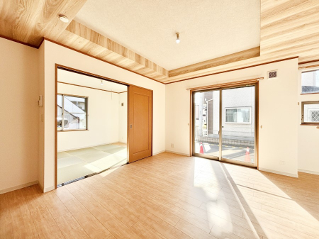 ���r���O�@���邢�z���������A�����̕��͋C�ɖ�������郊�r���O�E�_�C�j���O�B 