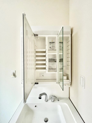 ���̑����ρ@�O�ʋ��̗��ɁA���ϕi��q���p�i�Ȃǂ����[�\�B���ʑ����������ƕۂ��܂��I