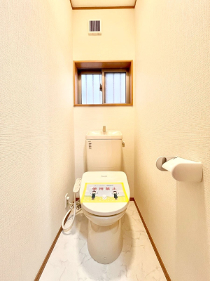 �g�C���@�g�C����1�K��2�K���ꂼ��ɔz�u����Ă��ĂƂĂ��֗��ł��B 