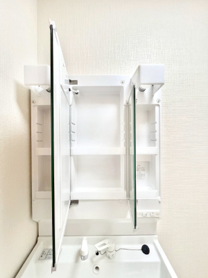 ���̑����ρ@�O�ʋ��̗��ɁA���ϕi��q���p�i�Ȃǂ����[�\�B���ʑ����������ƕۂ��܂��I