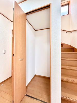 ���̑����ρ@�L�����[�B�|�������G�߂̏��������[���邱�Ƃ��ł��܂��B