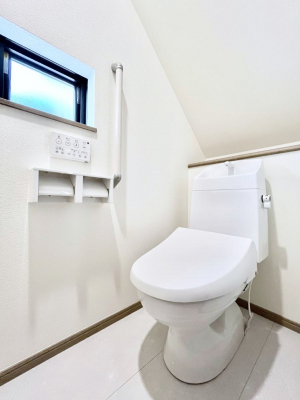 �g�C���@�g�C����1�K��2�K���ꂼ��ɔz�u����Ă��ĂƂĂ��֗��ł��B 