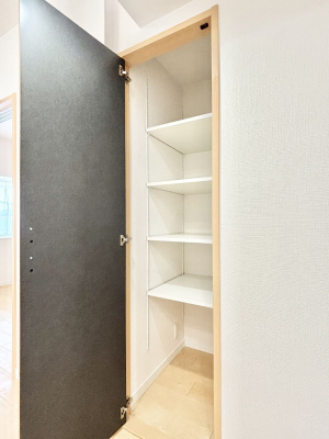 ���̑����ρ@���r���O���[�B�����Ɏ��[������ƕ����W�܂�LDK���X�b�L���Еt�������ł��ˁB  