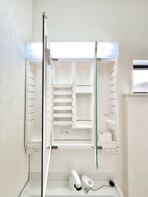 ���̑����ρ@�O�ʋ��̗��ɁA���ϕi��q���p�i�Ȃǂ����[�\�B���ʑ����������ƕۂ��܂��I