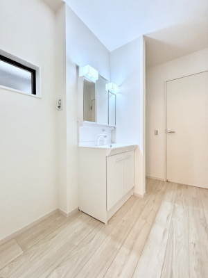 ���ʑ�E���ʏ��@��Ƃ�̐��ʃX�y�[�X�Œ��̐g�x�x���X���[�Y��