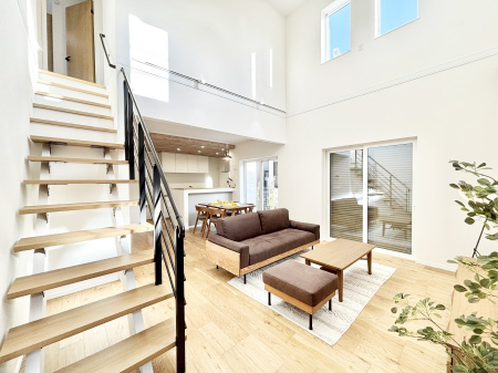 ���r���O�@���Ƒ��̓��₩�Șb�����ŕ�܂�閾�邢���r���O