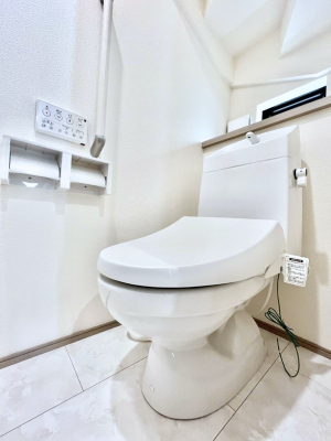 �g�C���@�g�C����1�K��2�K���ꂼ��ɔz�u����Ă��ĂƂĂ��֗��ł��B 