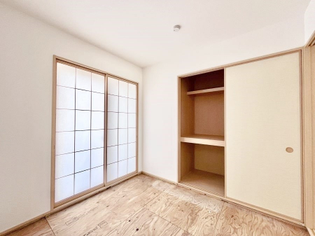 ���̑����ρ@���r���O�Ɨׂ荇���Ă���a���B�ق��ƈꑧ�ł���a�̋�Ԃ��Y�ꂸ�ɁB