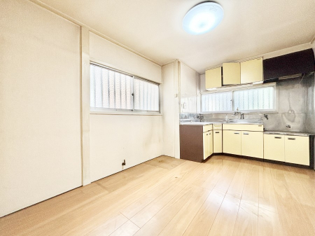 ���r���O�@���Ƒ��̓��₩�Șb�����ŕ�܂�閾�邢���r���O