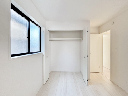 ���[�@�m���̃N���[�[�b�g�B���s��������̂Ō���̈ߗނ�����������܂�܂��B