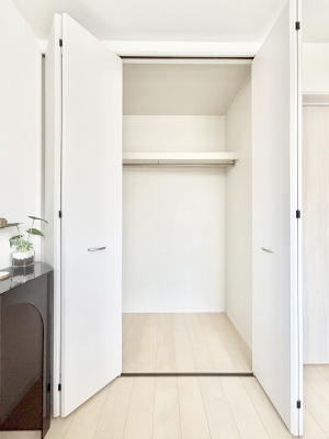 ���[�@�m���̃N���[�[�b�g�B���s��������̂Ō���̈ߗނ�����������܂�܂��B