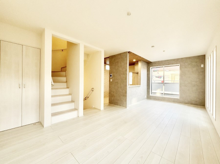 ���r���O�@���Ƒ��̓��₩�Șb�����ŕ�܂�閾�邢���r���O