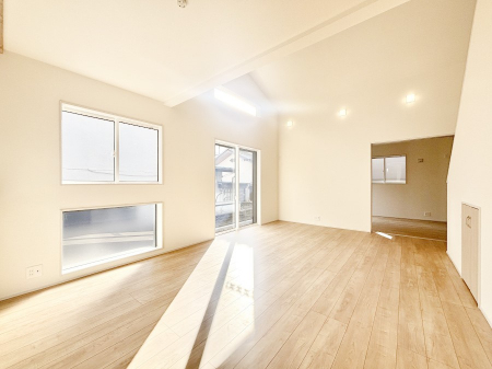 ���̑����ρ@�Ƒ��̏Ί炪���R�Ɛ��܂�Ă���A����ȕ��͋C�̃_�C�j���O�Ɏd�オ���Ă��܂��B