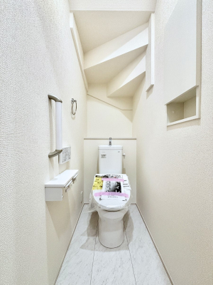 �g�C���@�g�C����1�K��2�K���ꂼ��ɔz�u����Ă��ĂƂĂ��֗��ł��B 