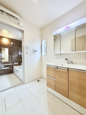 ���̑��@�L�X�Ƃ�Ƃ�̂��郉���h���[�X�y�[�X�B  