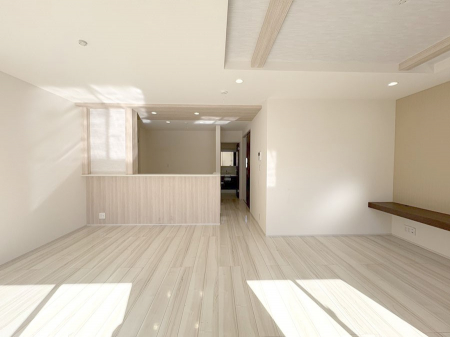 ���r���O�@�Ƒ��c���̎��Ԃ����������Ȃ��났�̃��r���O�_�C�j���O�B   