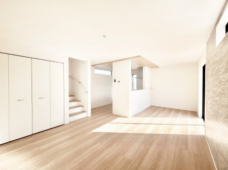 ���r���O�@���R������荞�܂�A�Ƒ��c���̏ꏊ�𖾂邭���o