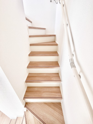 ���̑��@���Ƒ��Ԃ̃R�~���j�P�[�V�������[�܂郊�r���O�C���K�i���̗p