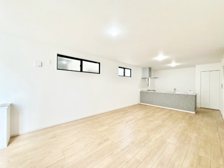 ���r���O�@���Ƒ��̓��₩�Șb�����ŕ�܂�閾�邢���r���O