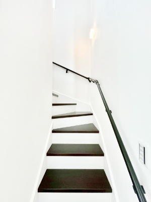 ���̑��@���Ƒ��Ԃ̃R�~���j�P�[�V�������[�܂郊�r���O�C���K�i���̗p���܂����B