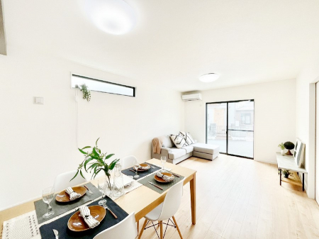 ���r���O�@���邢�z���������A�����̕��͋C�ɖ�������郊�r���O�_�C�j���O