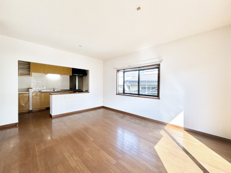 ���r���O�@�ǂ��ɂ��Ă��Ƒ��̂Ȃ������������R�~���j�P�[�V�������r���O�B 