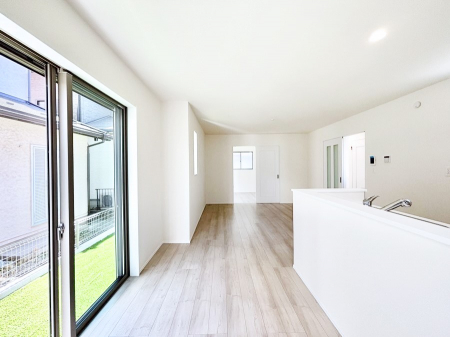 ���r���O�@�傫�ȑ����炽���Ղ�̗z���ƕ����������郊�r���O