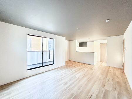 ���r���O�@�ǂ��ɂ��Ă��Ƒ��̂Ȃ������������R�~���j�P�[�V�������r���O�B 