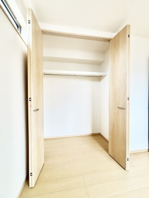 ���[�@��������ߗނ�ו��Ȃǂ̎��[�ɕ֗��ȃN���[�[�b�g�t���ł��B