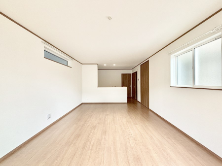 ���r���O�@���邢�z���������A�����̕��͋C�ɖ�������郊�r���O�E�_�C�j���O�B 