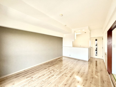 ���r���O�@���Ƒ��̓��₩�Șb�����ŕ�܂�閾�邢���r���O  