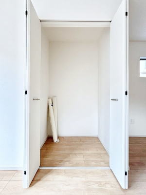 ���̑����ρ@���r���O���[�B�����Ɏ��[������ƕ����W�܂�LDK���X�b�L���Еt�������ł��ˁB  